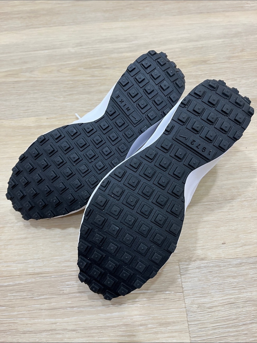 Nike Women’s Waffle Debut - Picture 5 of 7